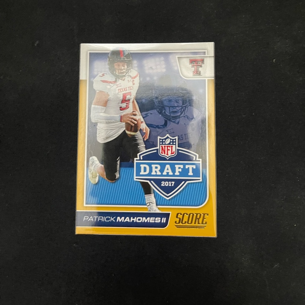 Patrick mahomes rookie football card